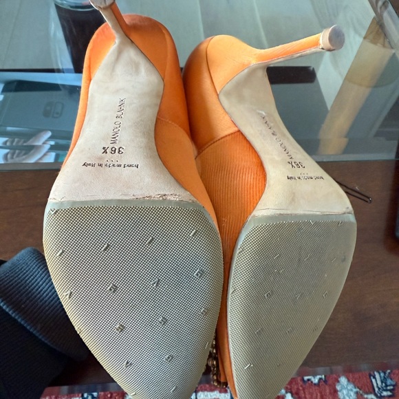 Manolo Blahnik Hangisi Orange - Picture 4 of 8